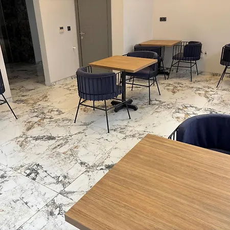 Airport Corner Hotel