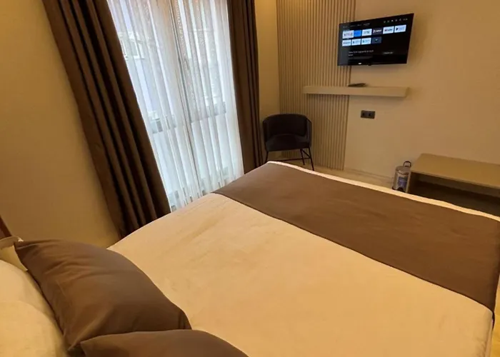 Airport Corner Hotel