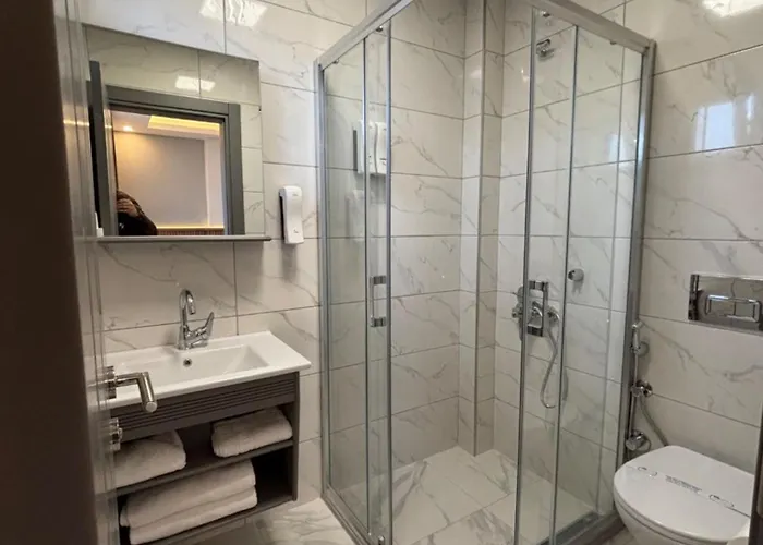 Airport Corner Hotel 3*