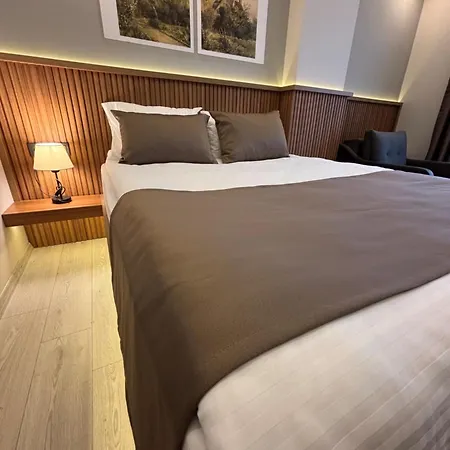 Airport Corner Hotel 3*