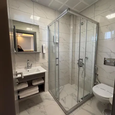 Airport Corner Hotel 3*