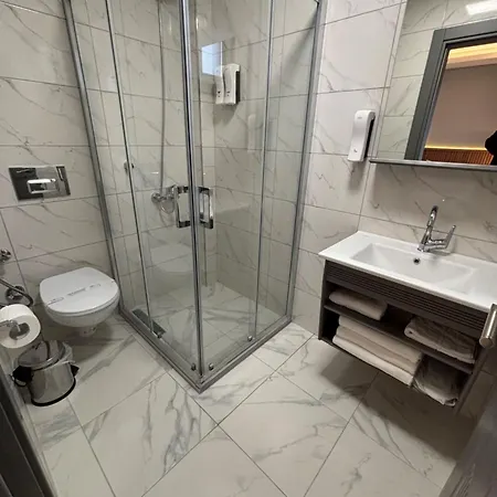 Hotel Airport Corner 3*